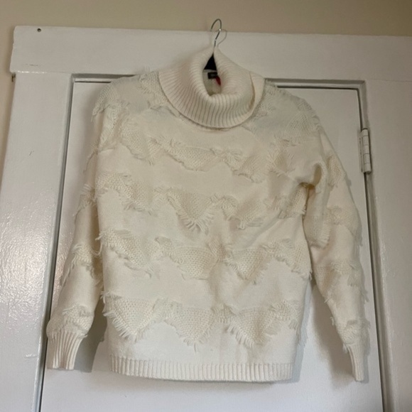 Vince Camuto Cream Sweater size XS - Picture 3 of 8